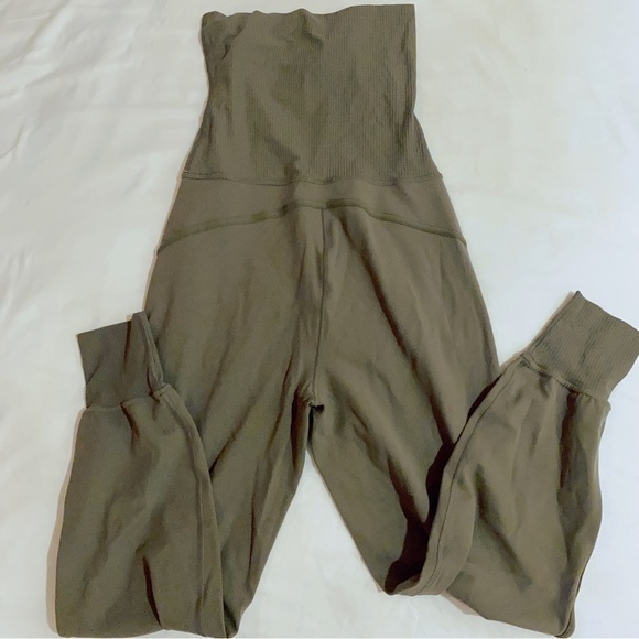 Lululemon high rise align joggers - Picture 3 of 4